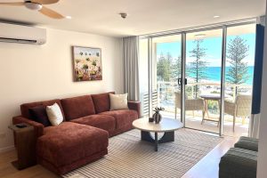 Burleigh Beach Tower Ocean View Deluxe Apartment 3